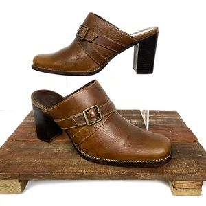 Gianni Bini Brown Closed Toe Mules Upper Leather  3" Block Wooden Heel Size 8M